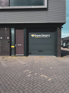 BeeClean Pand Belettering Reclame Stickers Huisstijl Rotterdam - Plakdame