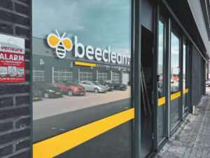 BeeClean Pand Belettering Reclame Stickers Huisstijl Rotterdam - Plakdame