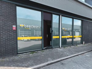 BeeClean Pand Belettering Reclame Stickers Huisstijl Rotterdam - Plakdame